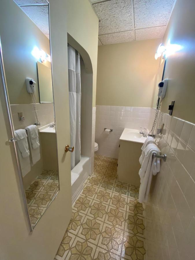 Hotel Bedford Годерич Экстерьер фото